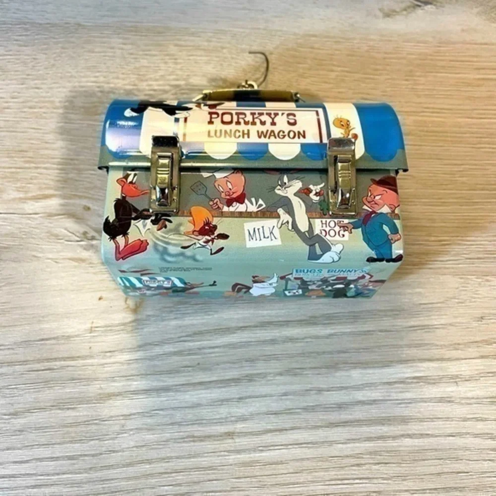 Hallmark Keepsake Ornament Lunch Wagon for Porky Pig Looney Tunes Lunchbox